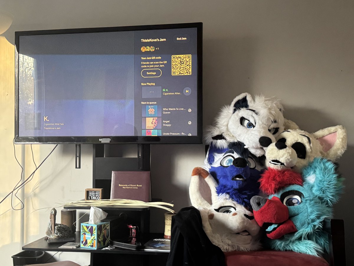 HyenaSniff's tweet photo. The last of the party-posting

@Terimasue @ThisIsKova @Burgerthegoober @KageTheWolf2 &amp; Xenon (Idk their handle) https://t.co/tQLorXEARV