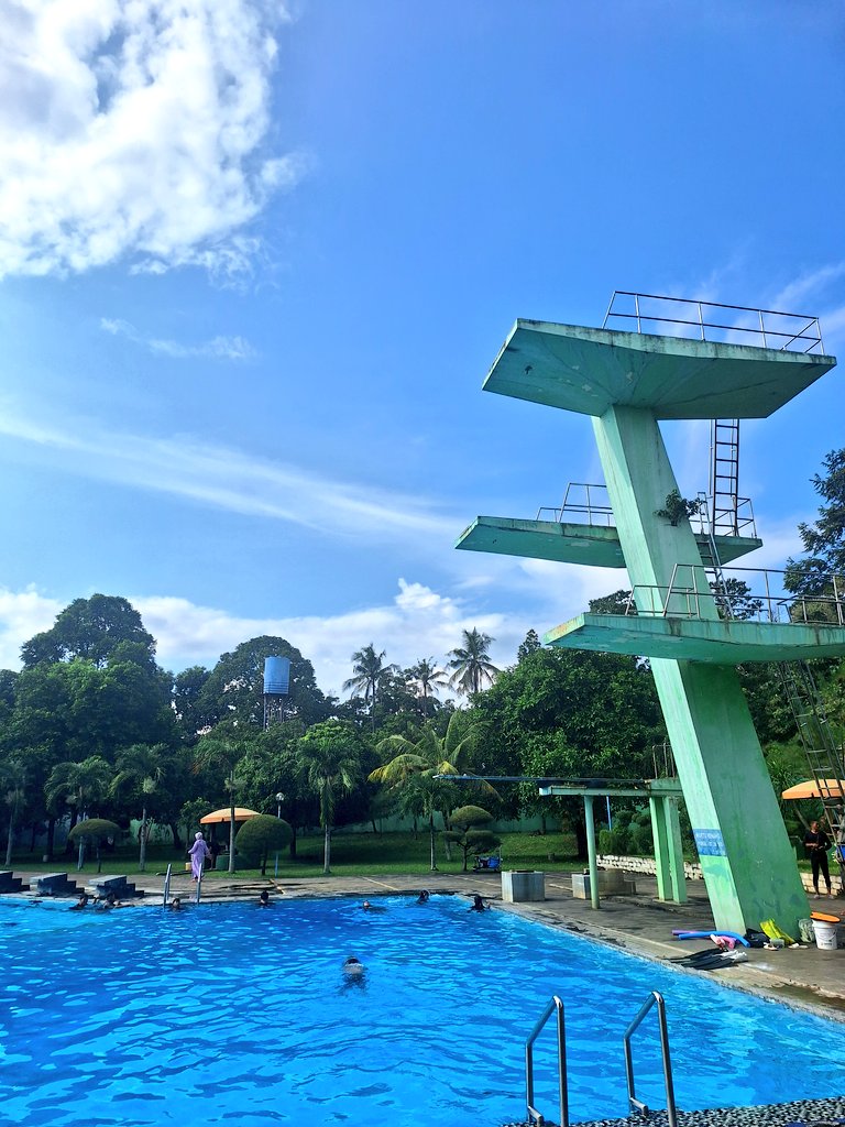 ecmetsuj's tweet photo. dah lama ga swimminkk 🏊🏻‍♀️ https://t.co/3b03mvxhKP