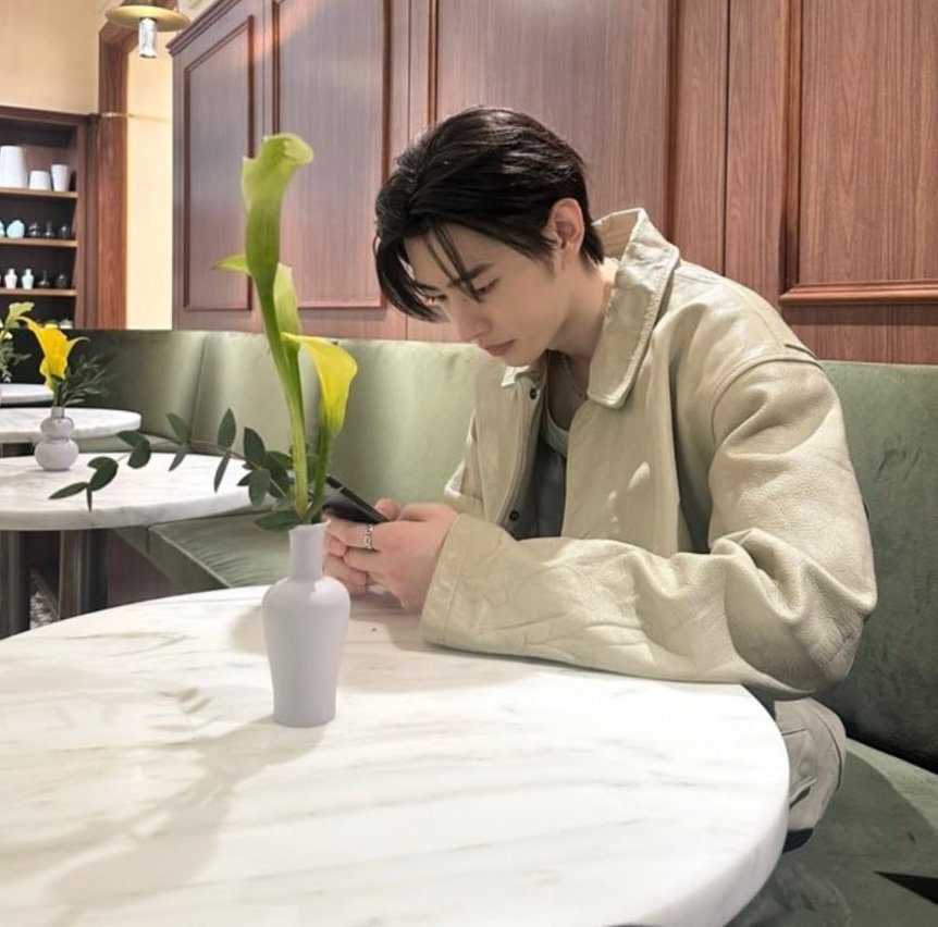 dalcxseung's tweet photo. :: 🌻

a short #heehoon/#hoonseung au wherein.. https://t.co/vEJDLnnnKc