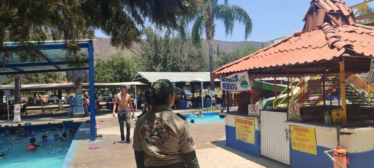 PCJalisco's tweet photo. #Enterare
Este periodo vacacional, nuestros oficiales 👮recorrieron balnearios🏊♂️ en diferentes municipios como Autlán de Navarro, Tonalá, Teuchitlán , Sayula , Juanacatlán y muchos más, supervisando y trabajando para mantener la seguridad de las familias y prevenir accidentes. https://t.co/qUOlG5hQgG