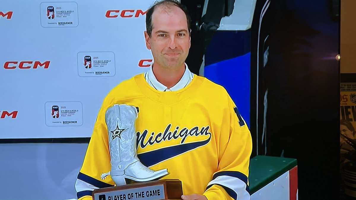 umichhockey's tweet image. Michigan legend Al Montoya presents Player of the Game awards at #U18MensWorlds as USA stays unbeaten with win over Sweden. #ProBlue #FutureBlue