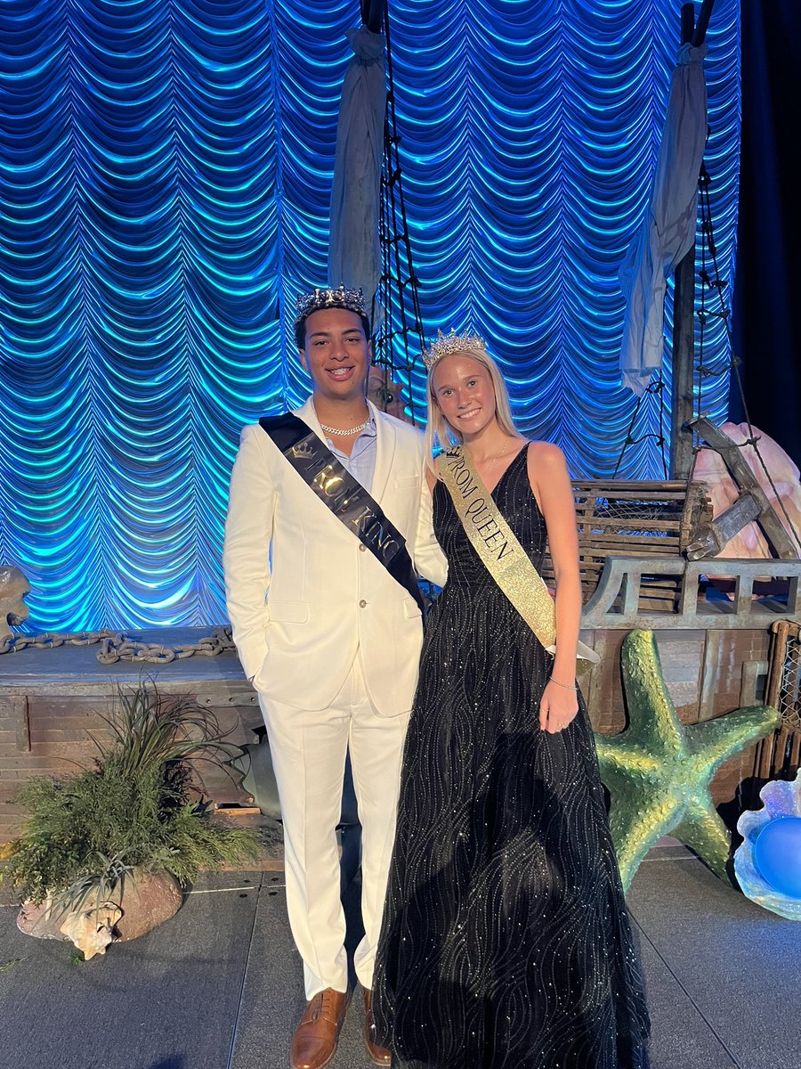Larry Creasy (@creasyl_shsprin) on Twitter photo Congratulations to Avien Jones and Ellie Zolt for being chosen as the 2025 Prom Queen and King. <a href="/SiegelHighStars/">Siegel High School</a> Congratulations to Avien Jones and Ellie Zolt for being chosen as the 2025 Prom Queen and King. <a href="/SiegelHighStars/">Siegel High School</a>