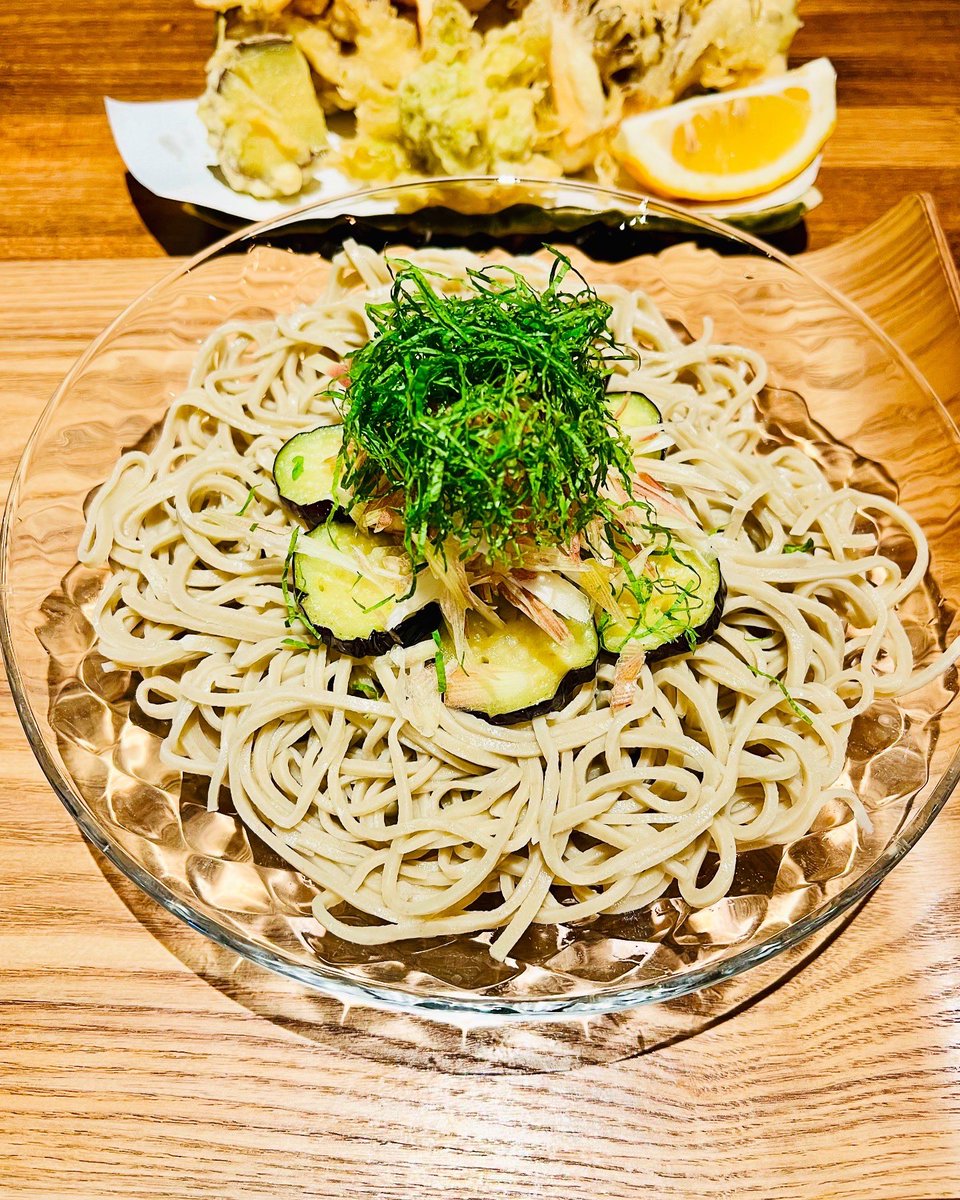 YOU_8_3334's tweet photo. SOBA ABIRU
あじさい蕎麦
舞茸の天麩羅
#SOBAABIRU #ABIRU #千葉 #君津
#あじさい蕎麦 #蕎麦 #そば #素揚げ #なす #大葉 #みょうが
#薬味 #レモン
#舞茸の天麩羅 #舞茸 #天麩羅 #天ぷら #ふきのとう
#さつまいも https://t.co/JpJhQCDPV3