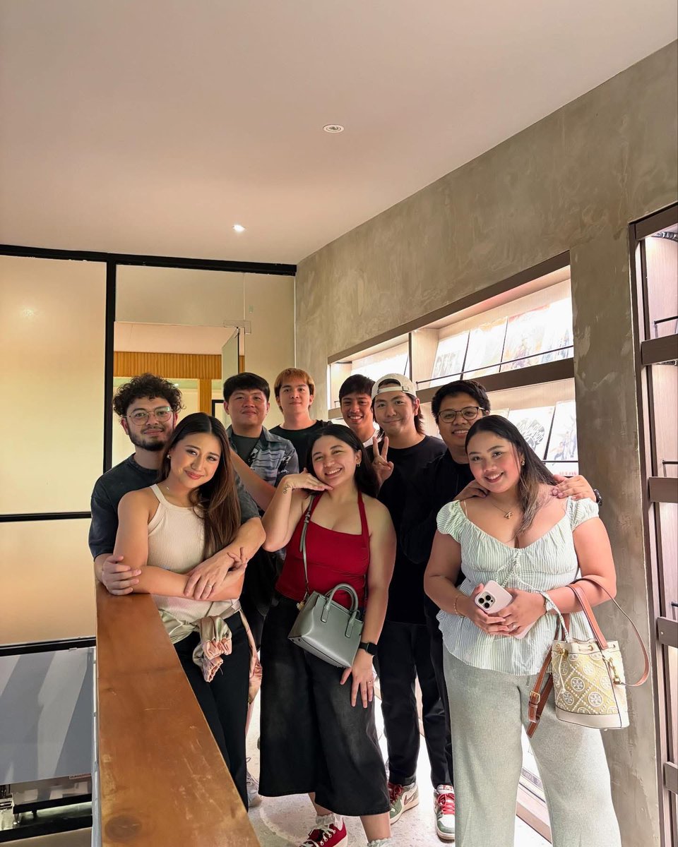 itsmorislays's tweet photo. oh she’s glowing ~ https://t.co/3ljwYKUO2o