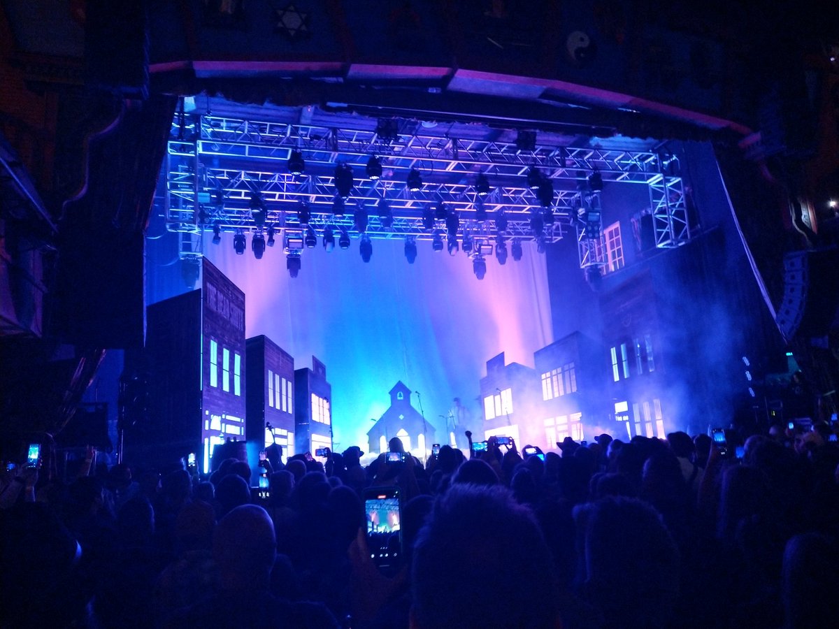 TManFilmGuy's tweet photo. The Dead South puts on an absolutely banger live performance. Wickedly talented individuals and fucking great songs.

I also want a banjo more than ever. https://t.co/oQDhbe2yGV