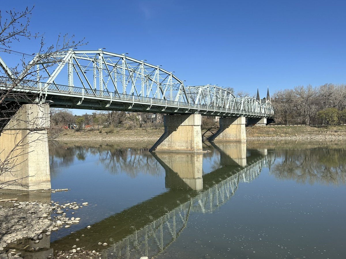 HatLawnBowler's tweet photo. Saturday morning. #sharethetrailmh #springinalberta #medhat #southsaskatchewanriver https://t.co/YxZDBCI5S8