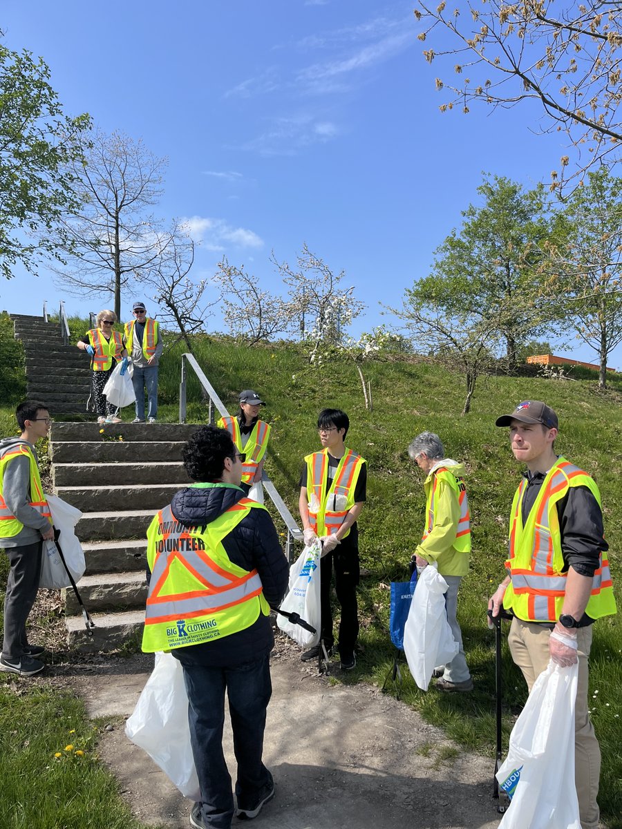#ThankYou to all the #community #volunteers that joined us for our #EarthDay #cleanup at #Vancouver's New Brighton Park which included #spectacular #views offered in the #EastVillageVan #neighborhood! Our next session is on May 31st! Details: hastingssunrisecpc.com/community-clea…