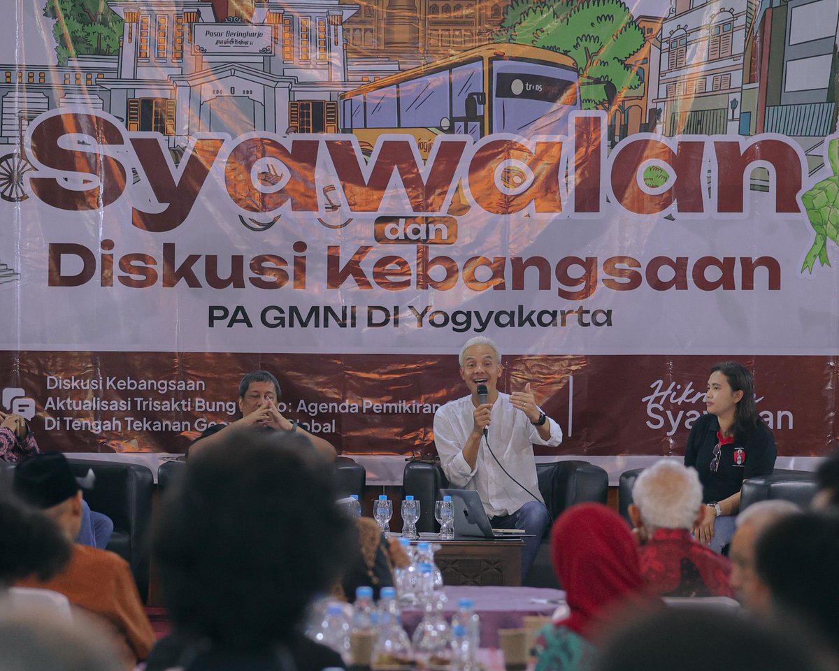 ganjarpranowo's tweet photo. Panjang umur perjuangan. Mari tetap teguh pada pendirian kita, menjadi pejuang pemikir, pemikir pejuang untuk rakyat Indonesia. https://t.co/ZZLvr1NFqD