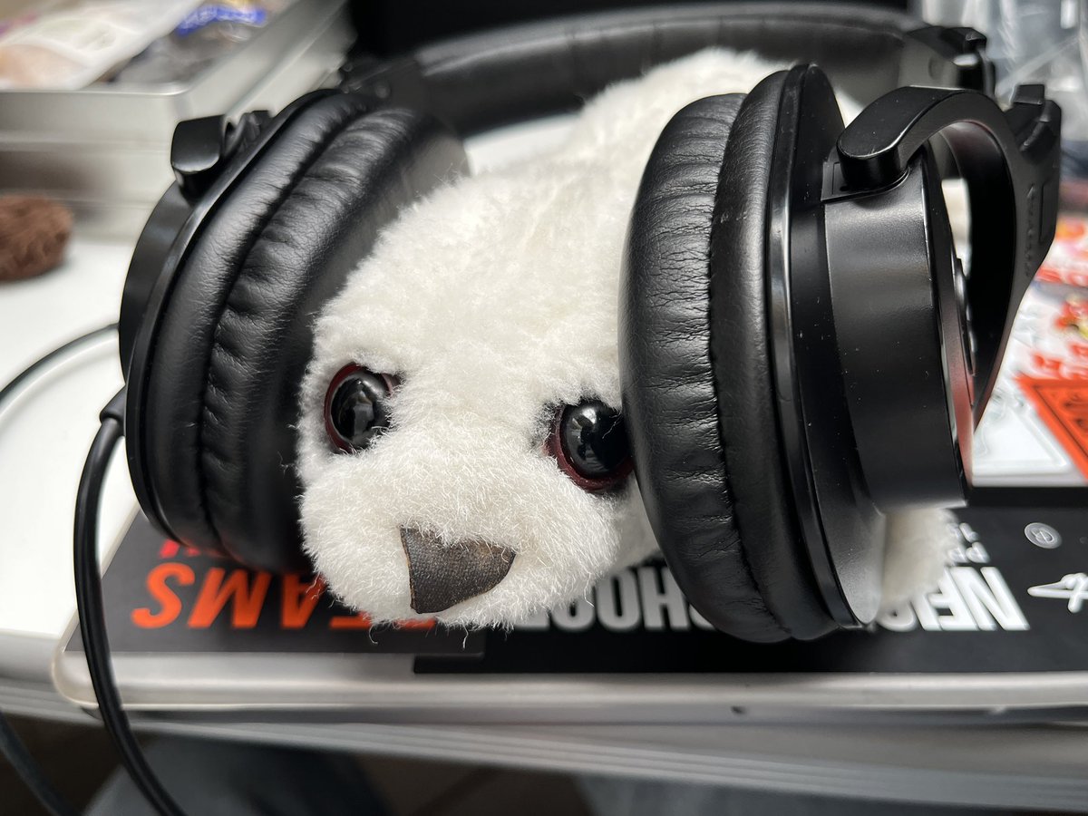 charles_azarasi's tweet photo. ご主人が自分の出番の時間を間違えていたらしいので
今日は僕がDJ https://t.co/3daH0QvxPY