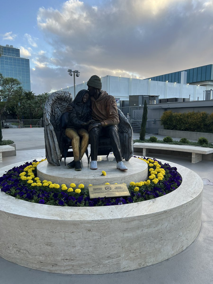 Finally got to see the Kobe & Gigi Statue outside of the now “Kobe Bryant  Entrance” at Crypto Arena/Staples Center. It was very emotional to see this  in person 😭😭😭 💛💜💛💜