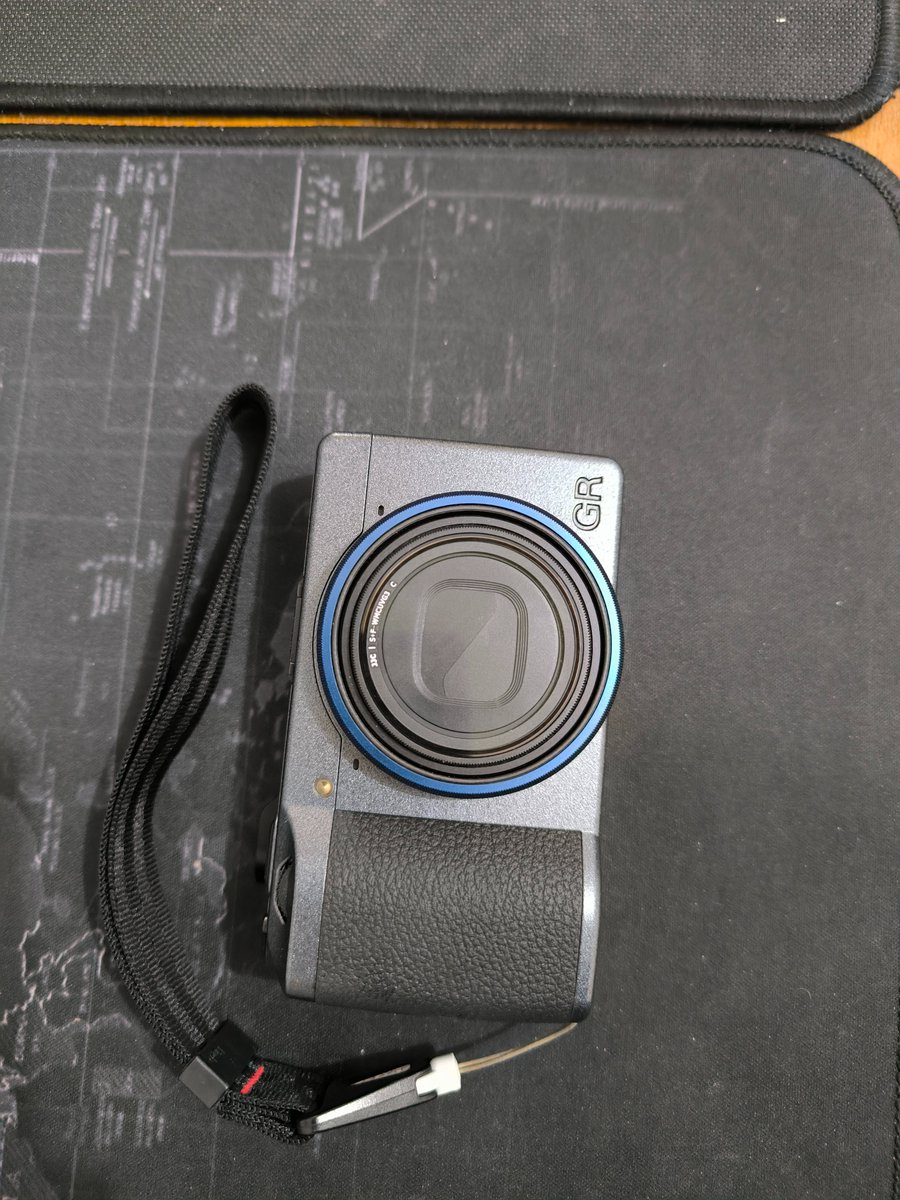 de_mrn14's tweet photo. @ezash Kamera Ricoh GR IIIx 📷, beli late Jan 2025, fullset box, sudah terpasang filter UV dan baterai 2 buah

Harga 15,5jt nego
Lokasi Bogor 🌦️

#KhilafClubApril https://t.co/QuDLdLITaI
