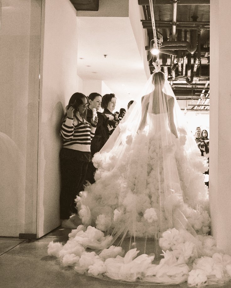 Curls_yammy's tweet photo. Oswaldo Machin, backstage moments!
#BBFW25
#BCNFashionWeek
#BridalCouture
#Barcelona https://t.co/nYpirr7LGO