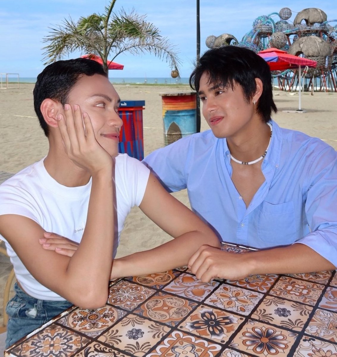 dunbilsus's tweet photo. I can already imagine Esnyr's reaction!! Magtatay reunited trueeee??? https://t.co/nRPwO25Iv7