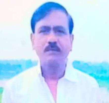 🇮🇳Vinay Ratan Singh🇮🇳 (@vinayratansingh) on Twitter photo **उत्तर प्रदेश में कब खत्म होगा जंगलराज?**
फिरोजाबाद के टूंडला क्षेत्र में बहुजन समाज पार्टी के नेता व पूर्व जिला पंचायत सदस्य पप्पू कुशवाहा जी की दिनदहाड़े नृशंस हत्या ने उत्तर प्रदेश की कानून व्यवस्था की पोल खोलकर रख दी है।  
घर से महज 200 मीटर की दूरी पर हमलावरों ने पहले **उत्तर प्रदेश में कब खत्म होगा जंगलराज?**
फिरोजाबाद के टूंडला क्षेत्र में बहुजन समाज पार्टी के नेता व पूर्व जिला पंचायत सदस्य पप्पू कुशवाहा जी की दिनदहाड़े नृशंस हत्या ने उत्तर प्रदेश की कानून व्यवस्था की पोल खोलकर रख दी है।  
घर से महज 200 मीटर की दूरी पर हमलावरों ने पहले