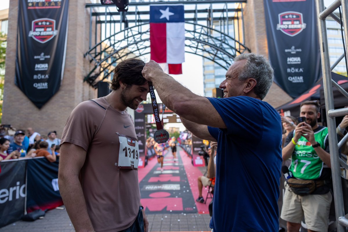 RobertKennedyJr's tweet image. Finn crosses finish line after swimming, cycling and running 140.3 miles in 12hrs 26 mins.
Finish line medal with Cheryl and two Iron Man legends, Mark Allen and Finn’s coach, Cameron Wurf, who finished today’s race in just over 7 hours breaking the world IM cycling record.