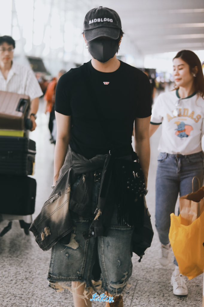 What's your must-have in the perfect pair of jeans?
Qual é o item indispensável no jeans perfeito?

A) Comfortable fit
B) Cool wash
C) Trendy design
D) All of the above

Ctto.

BUILD STYLES NIYOM JEANS
#CDSNiyomJeansXBuild
<a href="/JakeB4rever/">BIU.</a>