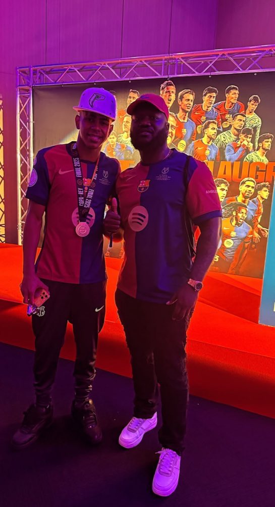 ana(fan) tweet media