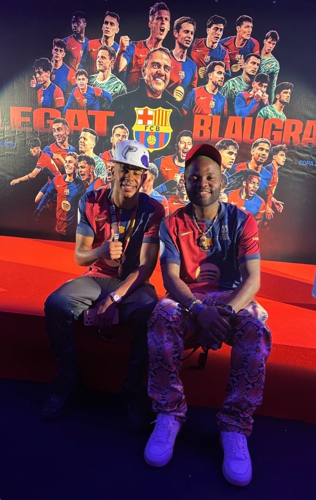 ana(fan) tweet media