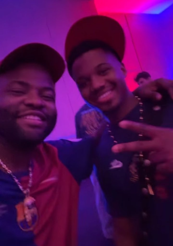 ana(fan) tweet media