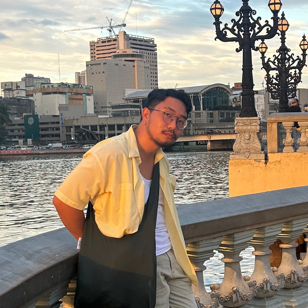 habunnyart's tweet photo. me and my art 🔆🥭🍡🐠 https://t.co/2jX5MCu5d0