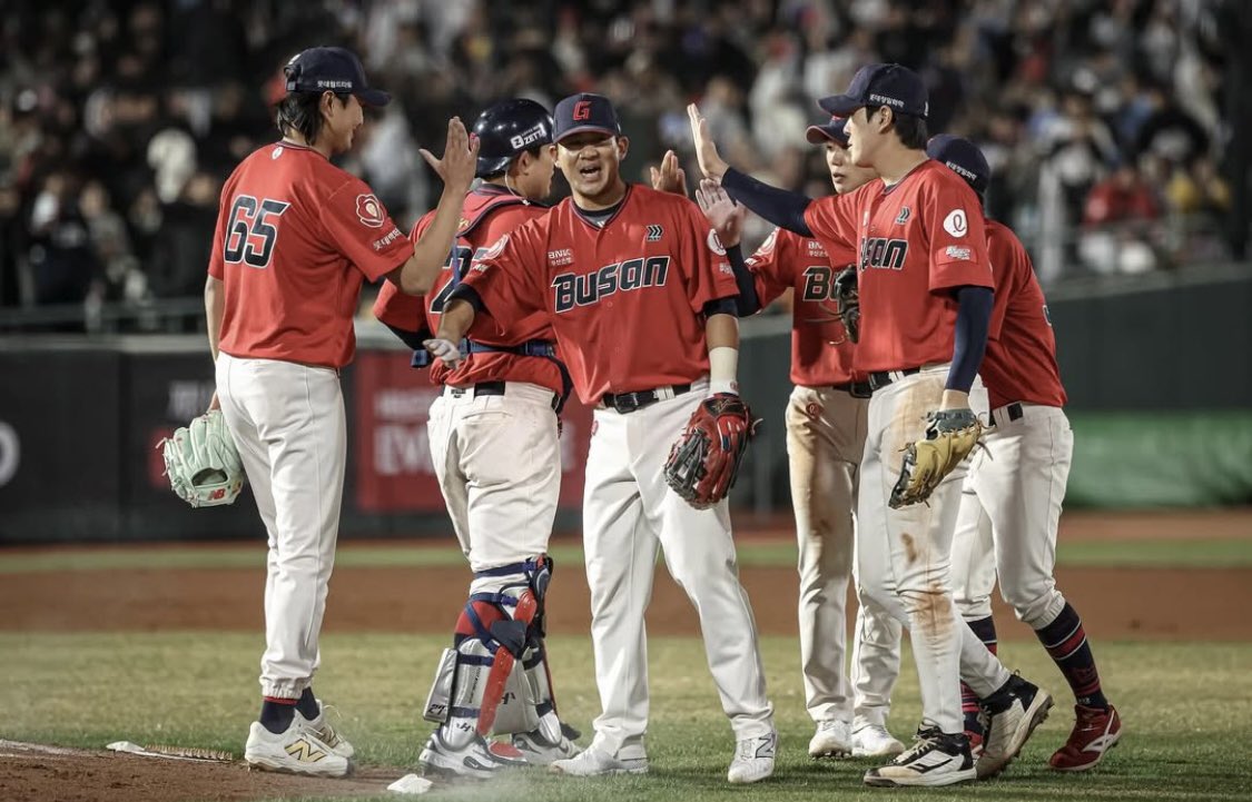 DirtyBubbleBets's tweet photo. ⭐️💎 FREE KBO COLLAB POD ⭐️💎

THE GOAT DUO IS BACK FOLKS 🐐

@DirtyBubbleBets x @A11Bets 🇰🇷

Who Wants Both Of Our POD? 👀✍🏼

LIKE ❤️ + RT ♻️ + COMMENT 🗣️

Run This Up And Show Us ENERGY 🔥

Need A Book? DM @Play_Texan 📚 https://t.co/JP1s2tojuu