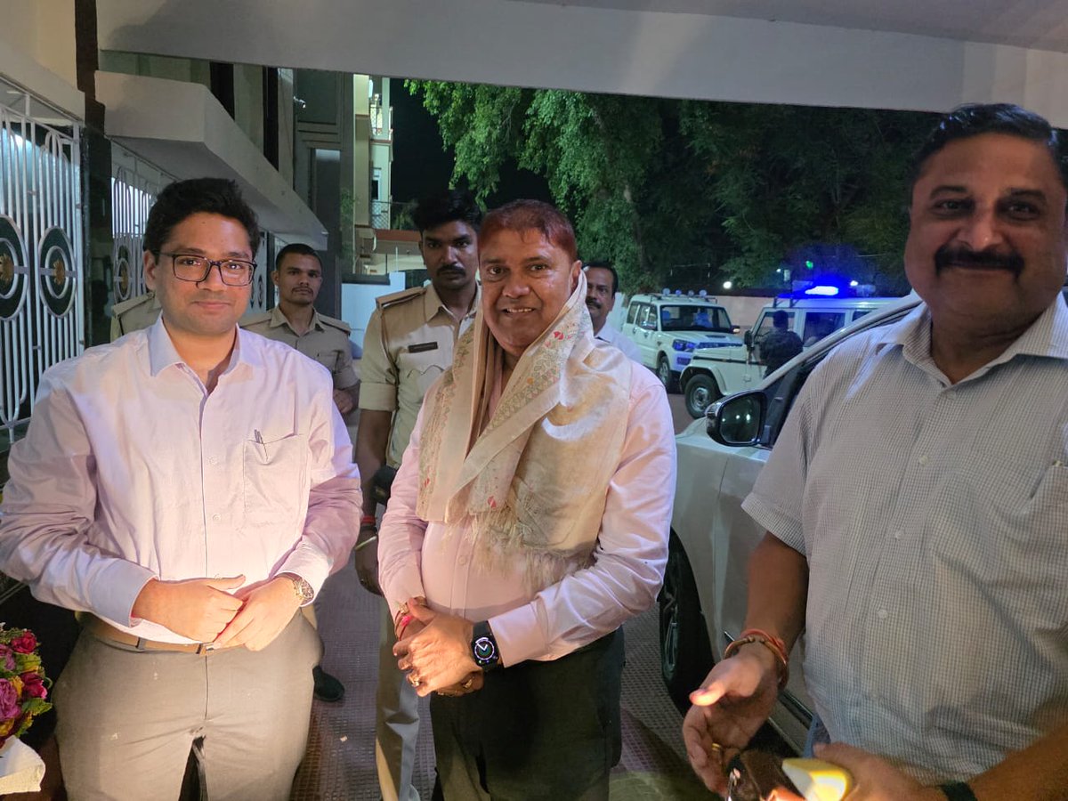 drsunilmla's tweet photo. आज बांका अतिथि गृह आगमन पर वन विभाग के DFO एवं पदाधिकारी गण द्वारा स्वागत व अभिनंदन।
आप सभी का आभार।
#BJP4Bihar #bjpbihar #biharenvironment #BHARTIYEJANTAPARTY #govermentofbihar #NDA4Bihar #doefcc #BJP4Bihar #departmentofenvironment #BJPBihar #बांका https://t.co/OzblKDqZ99