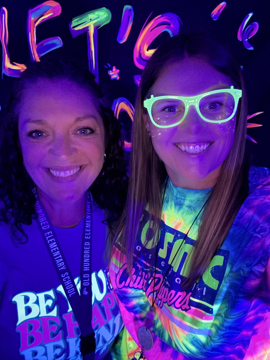 Ms. Sara Spain (@mssaraspain1) on Twitter photo Glow Day was a huge success! Students were engaged, working hard, and excited to show what they know. We dove into the science of glowing by learning about bioluminescent animals, how glow sticks light up, and the wonders of fluorescent coral. <a href="/OldHundredES/">Old Hundred Elementary School</a> Glow Day was a huge success! Students were engaged, working hard, and excited to show what they know. We dove into the science of glowing by learning about bioluminescent animals, how glow sticks light up, and the wonders of fluorescent coral. <a href="/OldHundredES/">Old Hundred Elementary School</a>