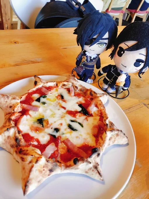 今日は広島県の県北にピッツァを食べに来たぜ!アンティパストがめちゃめちゃ美味かった～!ピッツァもハズレ無し!ドルチェは薔薇の形のアップルパイだ、可愛いな。 