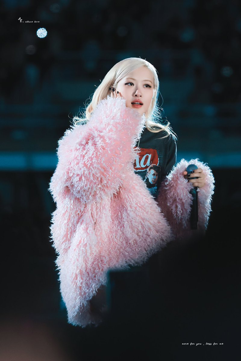 blackpinkbdfb's tweet image. She looks breathtaking 🥹

#ROSÉxCOLDPLAY 
#블랙핑크 #로제 
#BLACKPINK #ROSÉ 
@numberoneHQ