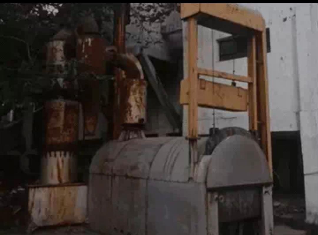 bstvlive's tweet image. लखनऊ: बैकुंठ धाम में शवदाह की मशीनों की समस्या

⚙️ बैकुंठ धाम में खराब पड़ीं शवदाह की मशीनें
💰 1.10 करोड़ की मशीन से हुए सिर्फ 3 अंतिम संस्कार
🚶‍♂️ लोगों को शवदाह के लिए घंटों करना पड़ रहा इंतजार
👷‍♂️ अधिकारी अनजान, समस्या से लोग परेशान

#Lucknow #ShavdahMachines #PublicIssues…