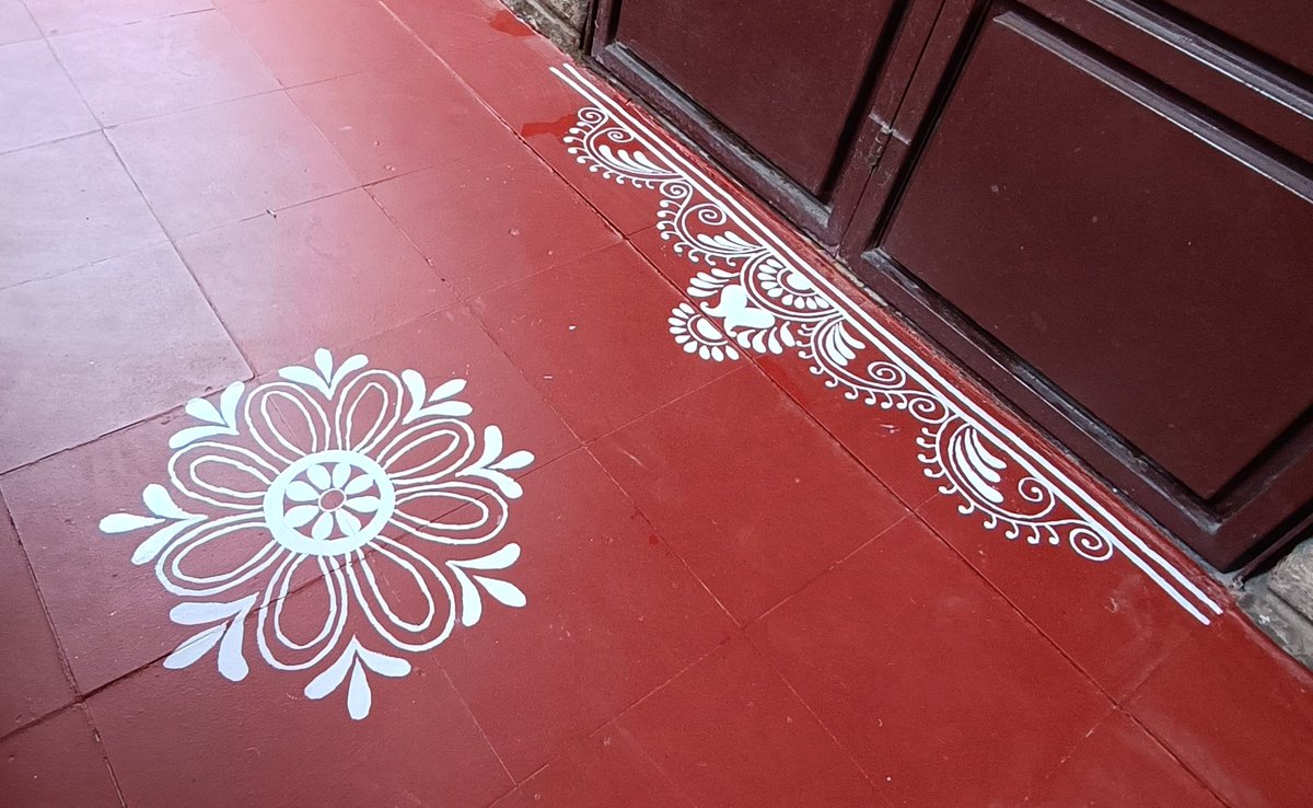 Seemajay9's tweet photo. Painted this rangoli yesterday🤩
I wanted to try Alpana designs. Tried and I know they aren't perfect.The floor was painted recently in red and I wanted a permanent rangoli on it...this is painted with oil paint.
Equal credit to hubby for painting some parts.
#WeekendActivity https://t.co/5geE4B8g2E
