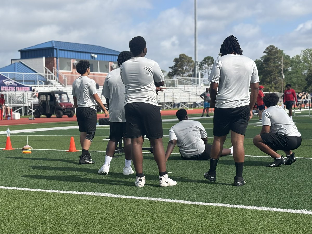 Snelly_78's tweet photo. Great Day Today! Hastings Bears @AliefHastingsFB came to Work. Trench Work!! @ Dawson Linemen Challenge 2025. https://t.co/UzQzQPeLkH