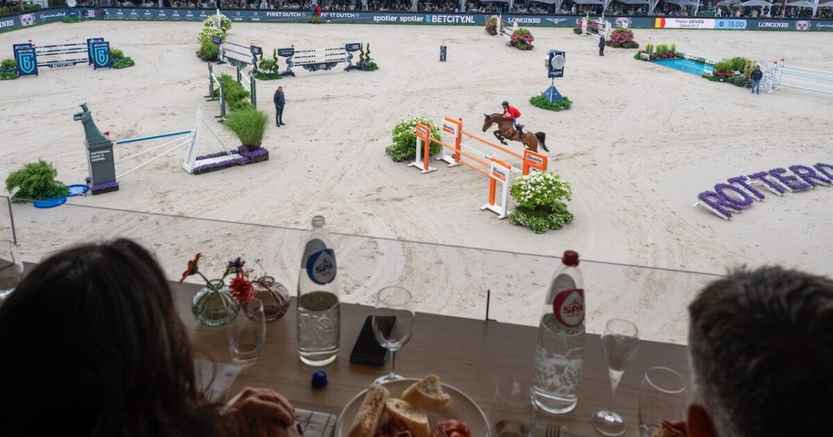 𝗪𝗲𝗹𝗸𝗼𝗺 𝗶𝗻 𝗱𝗲 𝗠𝗮𝘀𝘁𝗲𝗿 𝗖𝗹𝘂𝗯 𝗟𝗼𝘂𝗻𝗴𝗲
Wil je hippische topsport ervaren met het beste uitzicht, in een exclusieve setting én volledig verzorgd? 
Ontdek de Master Club Lounge tijdens @CHIORotterdam 
sowo.kr/r0Pc25Sl