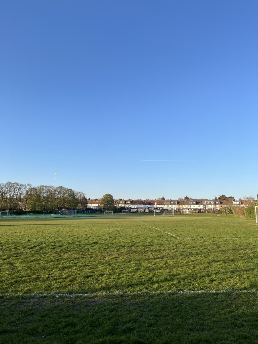 FFishponds's tweet image. Fishponds Fields is now open 9am-9pm every day. Enjoy the sunshine ☀️ Entrance at 91a Hebdon Rd #tooting @tootingnewsie