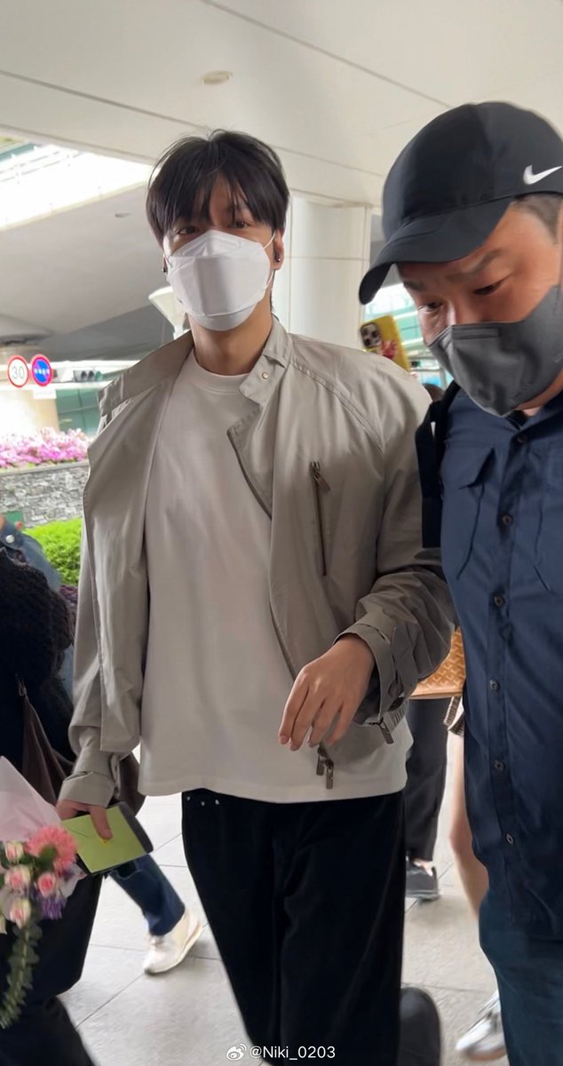 AmNohbdy's tweet photo. I need him to runnnnn in some movie or drama and watch his hair bounce!
Itโs a NEED! @ActorLeeMinHo ๐ฅ๐ฅ https://t.co/HNcTvf7qst