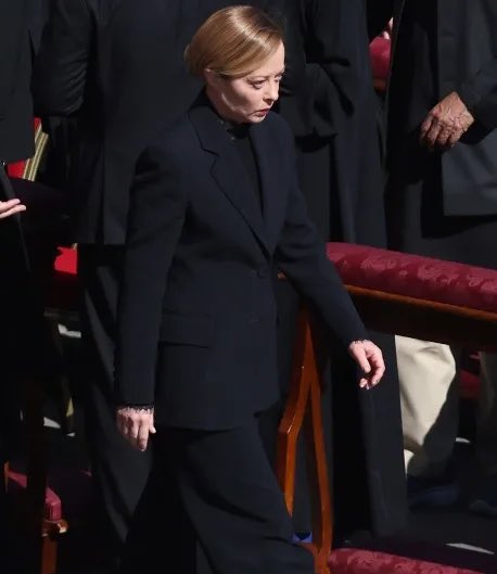 GioMaiorano_'s tweet image. Anche questa volta Giorgia Meloni ha confermato di essere una vera statista, con la sobrietà e l&apos;intelligenza di chi serve il Paese senza cercare i riflettori. Questa è la leadership che ci rende orgogliosi.

L&apos;Italia può esserne fiera! 🇮🇹