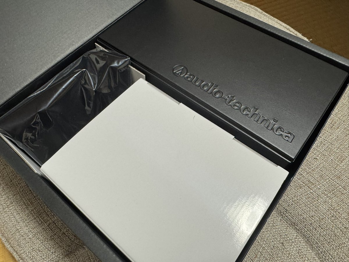 yon0200's tweet image. 4/25にオープンした島村楽器さんでマイクを購入しました✨忙しいなか親身になってお話しを聞いてくださり大感謝です…！🙏✨いまは生配信のみの活動ですが、いつか歌ってみたも投稿できるようにがんばります✊✊ ありがとうございました🙏☺
@shima_morioka_m 
#島村楽器盛岡南店