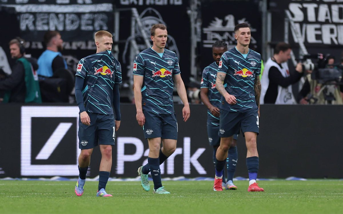 🗞️ Diese Truppe hat die Champions League nicht verdient! Es liegt am Wollen UND am Können. Niemand opfert sich auf, keiner wehrt sich oder stemmt sich dagegen. Mentalität? Nicht vorhanden. Siegeswille? Fehlt gänzlich. Individuelle Klasse? Viel zu selten sichtbar. Taktische