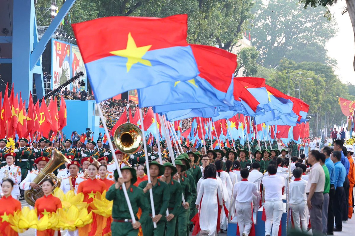 🇻🇳 Chúng ta không thể viết lại lịch sử, nhưng chúng ta có thể hoạch định lại tương lai. Quá khứ là để ghi nhớ, để tri ân và để rút ra bài học. Tương lai là để cùng nhau xây dựng kiến tạo và phát triển.

---
"Những năm qua, trong các chuyến công tác tới hầu