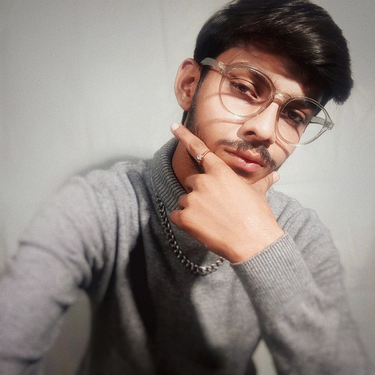 Officialbariib's tweet photo. Kya har insan ko Kisi na Kisi cheese Ka Nasha hota Hai ? Comment mein batao yes or no aur aapko Kis cheese Ka Nasha Hai. 👇🤔🥴 
#profilepictures #modelcolony #menwithstyle #SharpJawline #AestheticPhotography https://t.co/p0bSP7B3wi