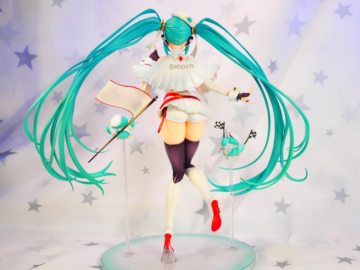 初音ミク ,レーシングミク 「普通に撮った分は別のとこに貼ったからここにはポップアートⅠで撮った分を載せちゃお」|ぜっぷらのイラスト