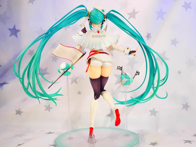 普通に撮った分は別のとこに貼ったからここにはポップアートⅠで撮った分を載せちゃおう レーシングミク2023 とてもよいものだ…