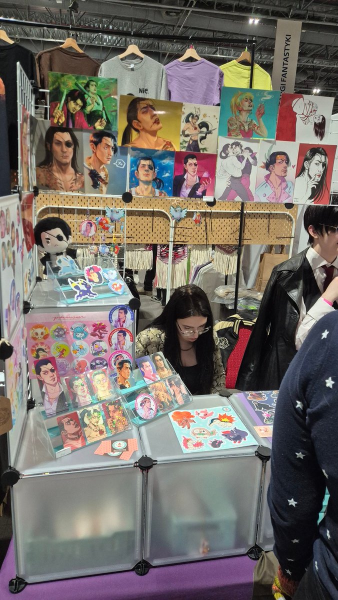 W kontekście Targów Fantastyki chciałbym jeszcze dodać, że Majima ma tam swój sklepik/ołtarzyk i w pełni na to zasłużył. CC <a href="/YakuzaPoland/">Yakuza Poland</a>