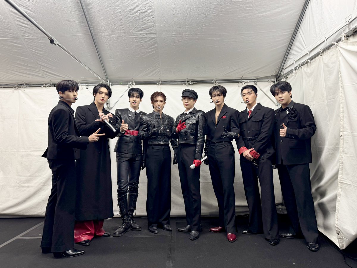 ATEEZofficial's tweet photo. [📷] SBS 인기가요 유니콘 in 도쿄돔 Behind Photo

두 번 다시 도쿄돔 뒤집지 않아, 세 번 뒤집을 거야❕
에이티즈의 독보적 에너지로 물든 순간✨
그리고 모두를 놀라게 한 민기의 솔로 무대😎
티니들 잘 보셨나요? 👀

#ATEEZ #에이티즈 #INGALIVE_UNICON https://t.co/ROoXw05w7w