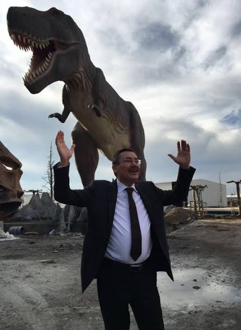 "77 milyona Şeker Fabrikası satıp, 802 milyon dolara Dinozor parkı yapanlarda yargılansın" dersem 

Katılır mısınız...?!