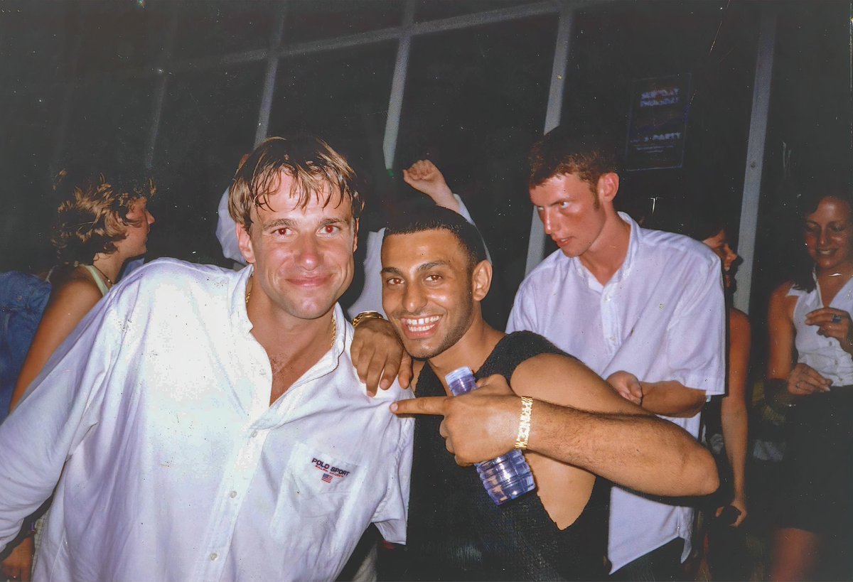 ‘A selfie from July ‘95, with Prince Naseem in the smaller room at Ku. He was box office at the time’

Photo Credit ▶️ @justigdyt 

#princenaseem #princenasemhamed #boxing #ibiza #ku #nineties #90s