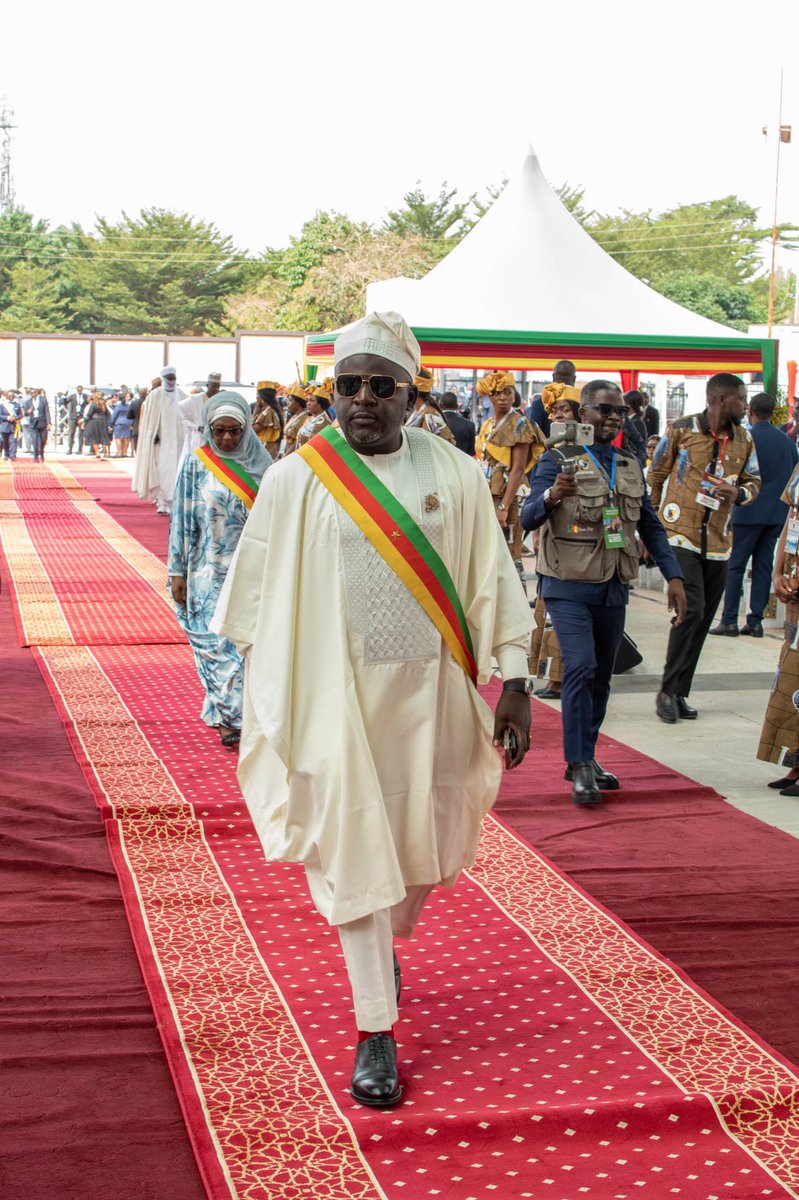 GerardNgala's tweet photo. April 25th 2025.
Official naming ceremony of the new National Assembly (Paul Biya Glass House) in Yaoundé.

#HonorableNgalaGerard #NationalAssembly #Cameroon https://t.co/YcYk6CEU6K