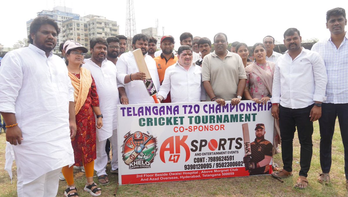 INCTelangana's tweet photo. తెలంగాణ రాష్ట్ర యువజన  కాంగ్రెస్ అధ్యక్షుడు జక్కిడి శివ చరణ్ రెడ్డి ఆధ్వర్యంలో...
 క్రికెట్ ఖేలో - నషా చోడో అనే నినాదంతో నో డ్రగ్స్ - నో బెట్టింగ్స్ అంటూ...
 నేటి నుండి ఎల్బీ స్టేడియంలో T20 ఛాంపియన్ షిప్ క్రికెట్ టోర్నమెంట్ నిర్వహిస్తున్న సందర్భంగా...
 
నేడు ఎల్. బి స్టేడియంలో టోర్నమెంట్ ను ప్రారంభించిన
 రాష్ట్ర రవాణా శాఖ మంత్రివర్యులు శ్రీ పొన్నం ప్రభాకర్ గౌడ్ గారు, ఖైరతాబాద్ డిసిసి అధ్యక్షులు శ్రీ రోహిణ్ రెడ్డి గారు...
రాష్ట్ర స్పోర్ట్స్ సెల్ ఇంచార్జి పొన్నం తరుణ్ గౌడ్ గారు...
ఖైరతాబాద్ జిల్లా యువజన కాంగ్రెస్ అధ్యక్షుడు హరిధర్ గారు..
@JakkidiShivaIYC