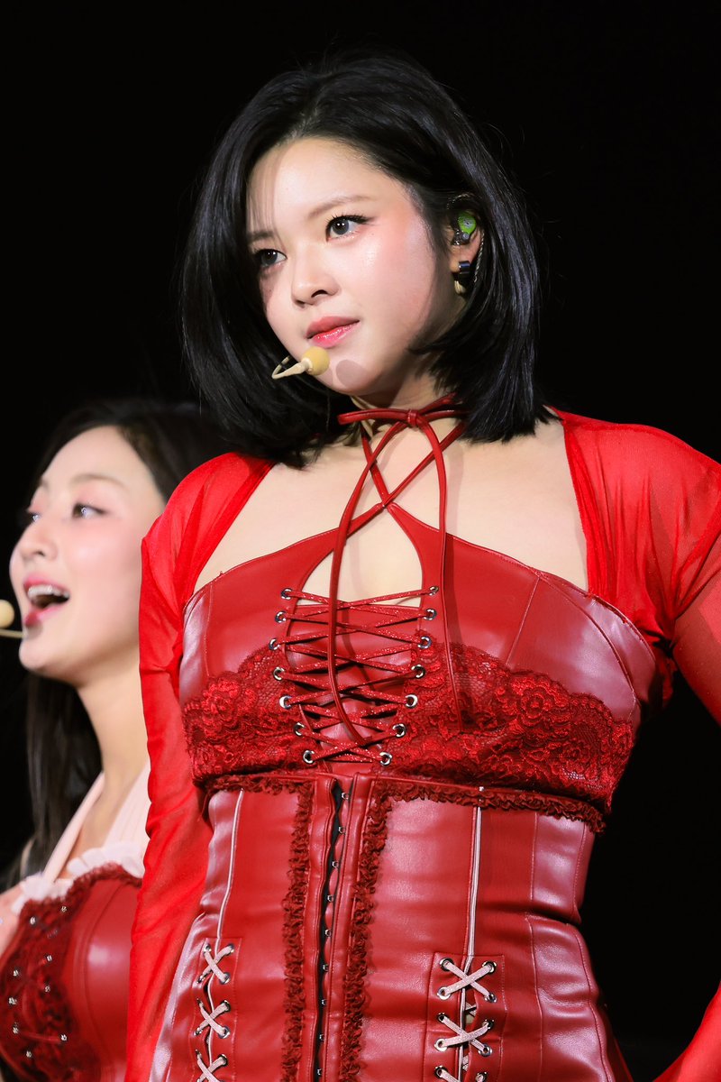 jeongyeon deserves the world  🖤❤️