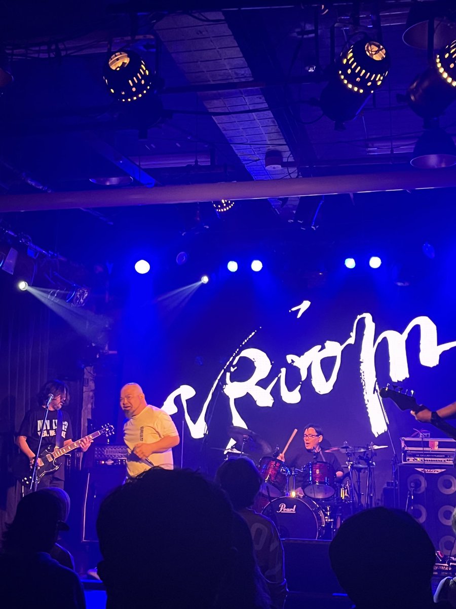 轟音共鳴オンタイムでスタートです。
Vroom かっこよすぎてするよー